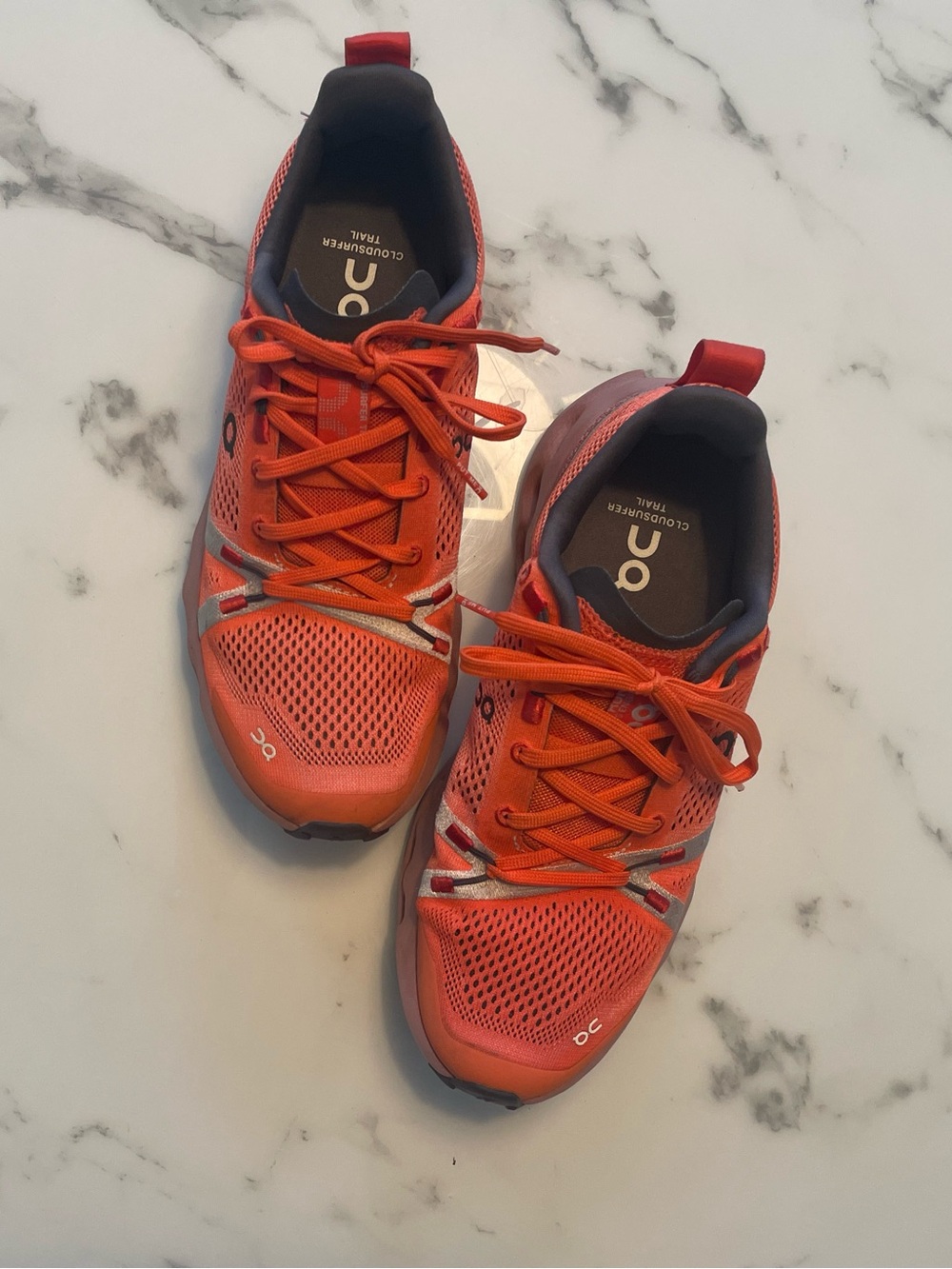 On Cloud Running Women’s size 9 Sneakers in Bright Orange w/reflecting details
